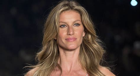 gisele bundchen versace|gisele bundchen age.